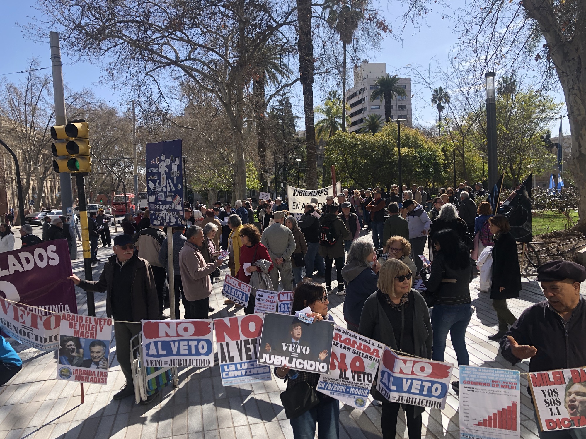 La ronda de jubilados en Mendoza y los “jubilados de izquierda” de Bullrich